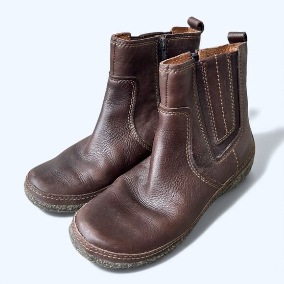 Clarks Artisan Brown Leather Ankle Chelsea Boots Women's size 8.5 M Gorpcore - Picture 2 of 11